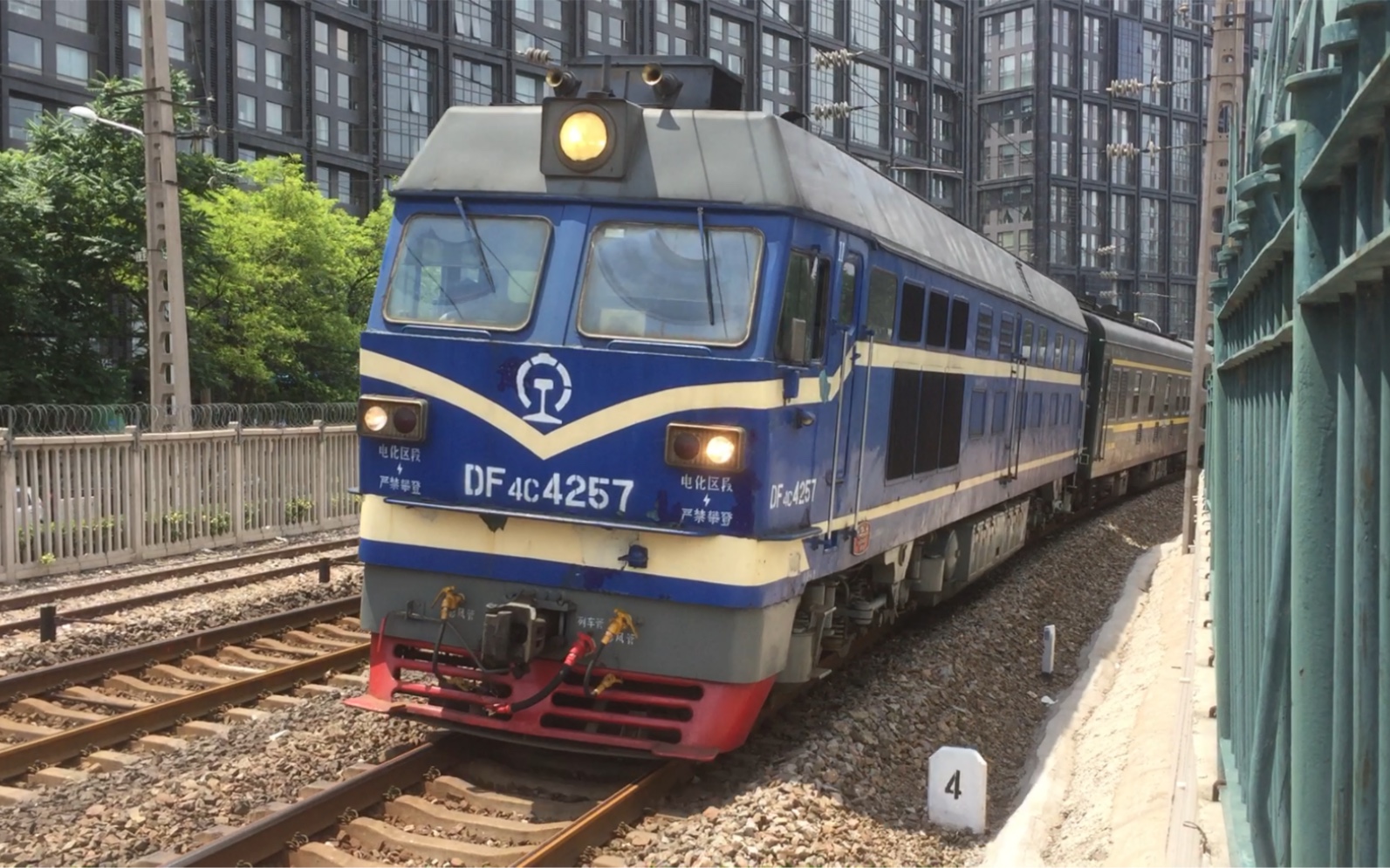 1 20131226 牡丹江到北京火车中间有多少站?