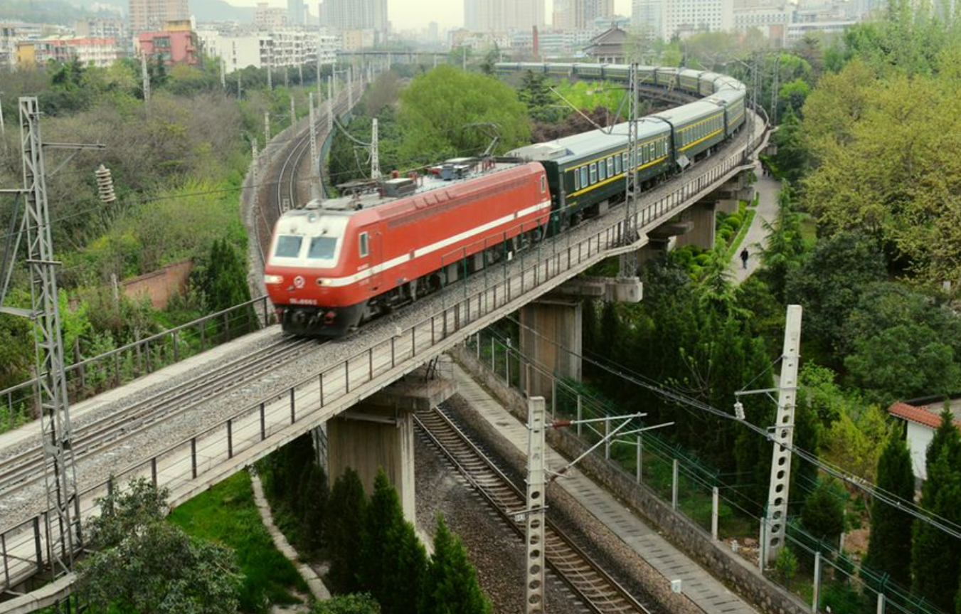 t124121次列车是中国中铁在吉林省会长春和广东省会广州之间开行的一