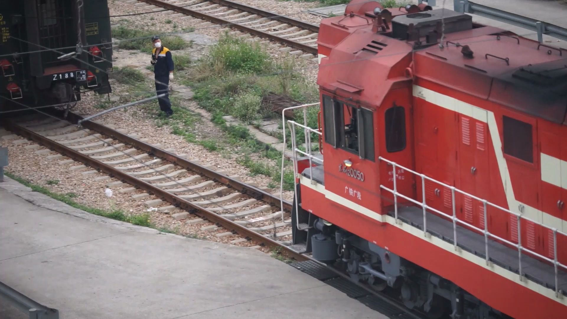 z188次列车是一趟直达特快,是属于沈阳铁路局的,使用的是25t型客车车