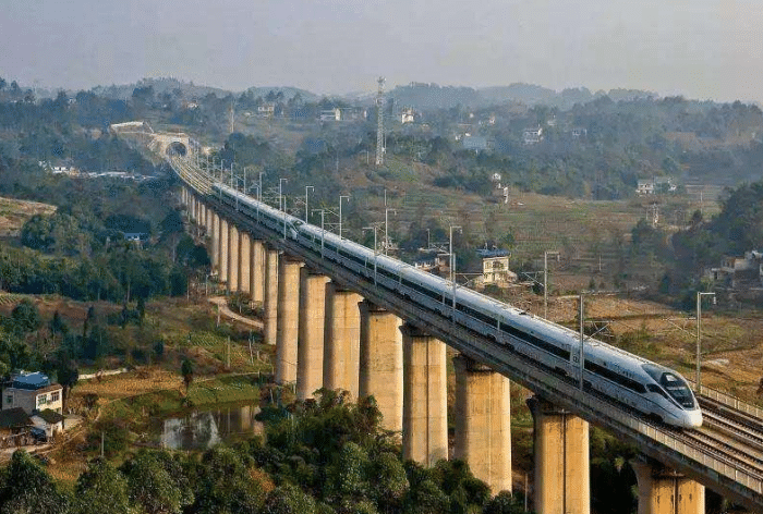 17,g574经过成都东,终点站北京西g308始于成都东,终点站北京西g90始于