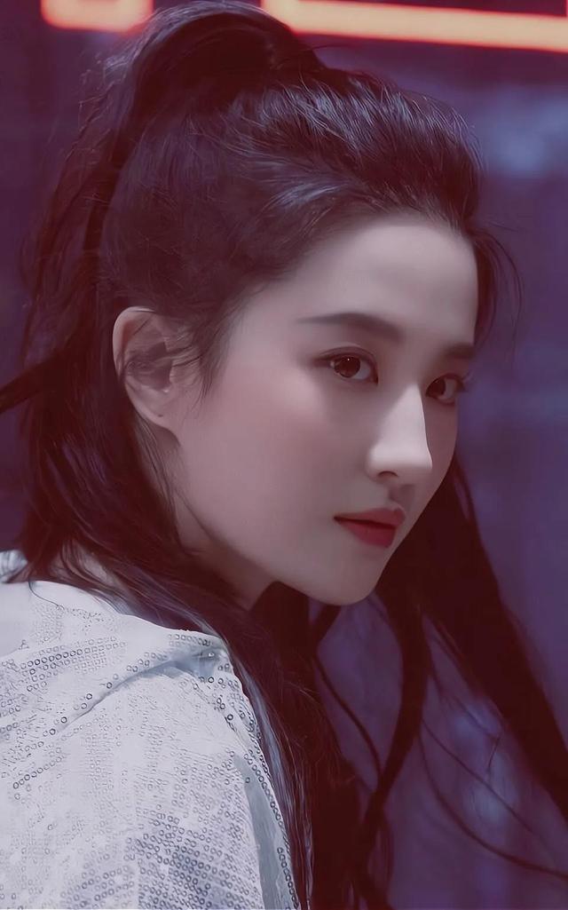 年轻女明星的简单介绍