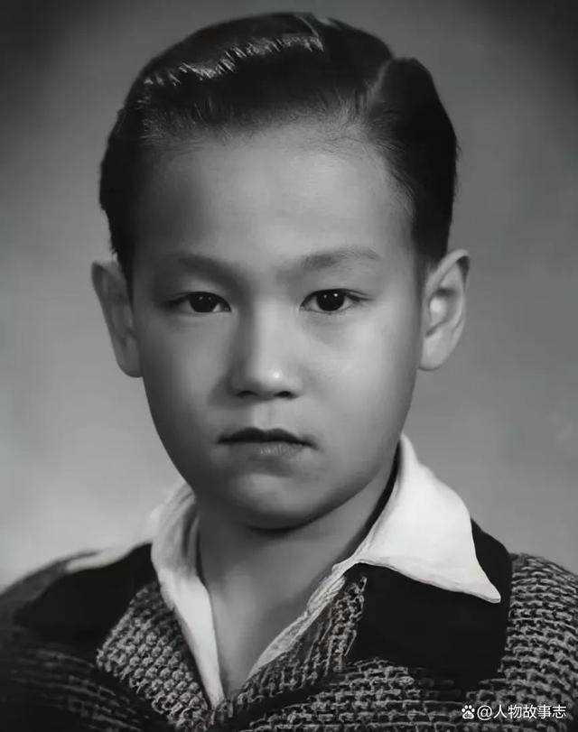 就是何鸿燊的太公何仕文,李小龙外公何启棠与何鸿燊爷爷何启福是兄弟